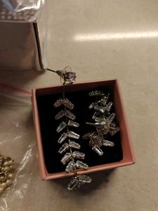 EAR, HAIR AND HAND ACCESSORIES