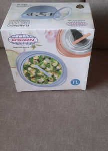 Unused Asian Flamingo Insulated Casserol