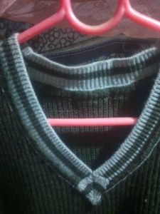 New V-Neck Sweater Vest – Dark Green