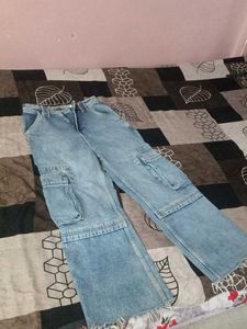 Stylish Light Wash Cargo Jeans