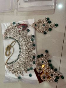 Stunning Kundan & Emerald Necklace Set