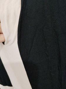 Chic Black &amp; White V-Neck Dress