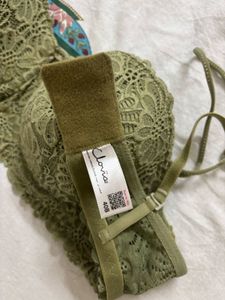 Clovia Underwired light Padded Bra
