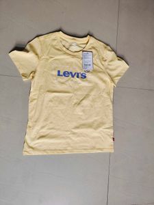 Levi's Brand New Tshirt For Women With Tag
