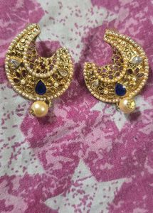 Exquisite Golden Earrings with Pearls