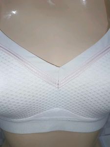 (200)White Sports Bra - Comfortable &amp; Supportive