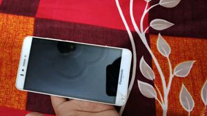 Panasonic eluga arc 2