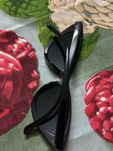 Chic Cat-Eye Sunglasses
