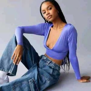 20216. Long Sleeve Plunge Neck Crop Top