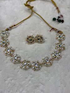 Exquisite Kundan &amp; Pearl Necklace Set