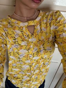 Floral yellow feminine top