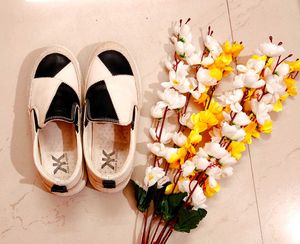 Very Stylish Casual Shoe like ⚽