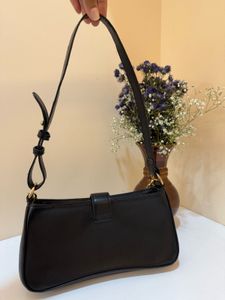Chic Black Handbag