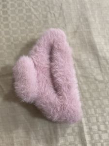 pink fur claw clip