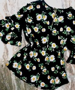 Daisy black top