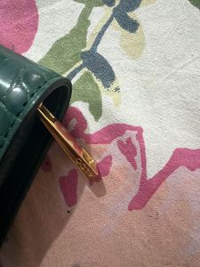 Aldo clutch