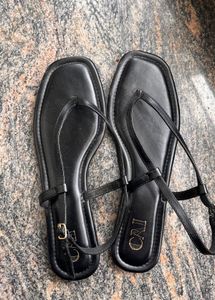 Chic Black Flat Sandals