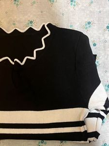 Chic Black &amp; White Striped Sweater