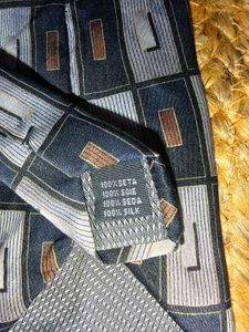 Haggar Geometric Pattern 100% Silk Tie