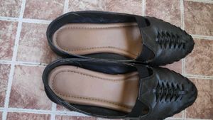 Stylish Black Flats