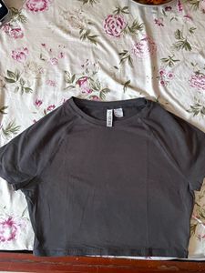 Chic Grey Cropped T-Shirt