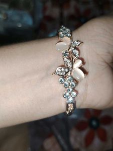 Elegant Floral Bracelet
