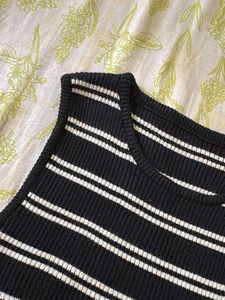 Striped Sleeveless Crop Top