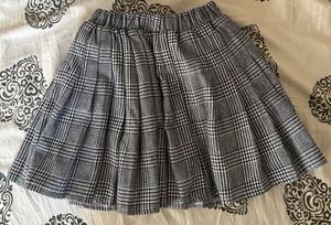 Black and white Flared Mini Skirt. Size - 25