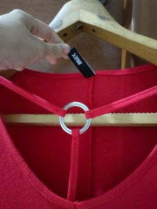 MAX Red Ring Detail V-Neck Top🎀