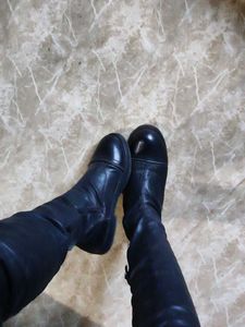 Chic Black Over-the-Knee Boots