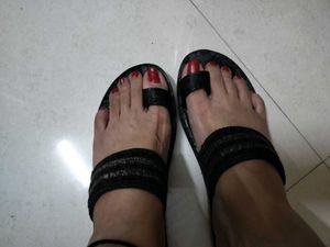 Black Toe-Loop Flite Sandals