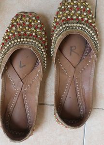 Embroidered Juttis - Size uk 5
