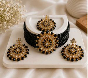 Elegant Black Kundan Necklace Set