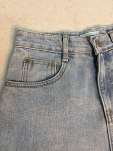 Light Wash Classic Denim Shorts 🦋