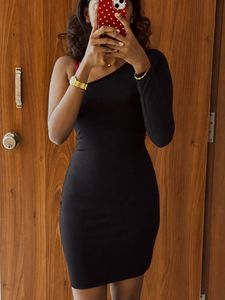 lil black dress