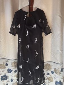 Elegant Black Kurta with White Floral Embroidery