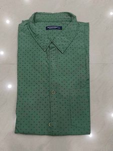 men green shirt