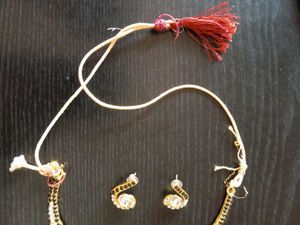 Elegant Gold Necklace and Earring Set
