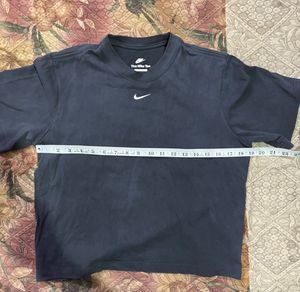 Nike Crew Neck T-Shirt (cropped)