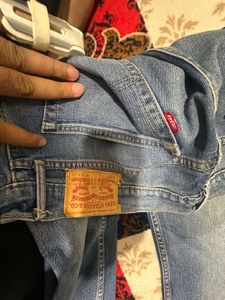 Levi's Light Wash Jeans - Stylish and Comfortable