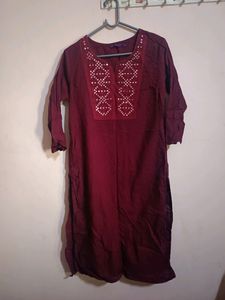 Off White Kurta And Maroon Kurta