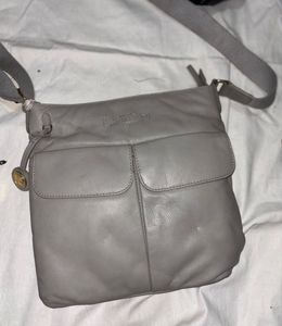 👜 Pure Luxuries London Crossbody Bag – Light Blue