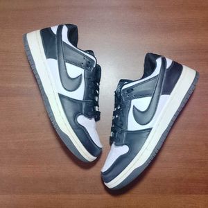 Nike Dunk Low "Panda"