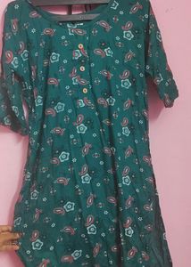 Beautiful side open kurti it doesn't fit