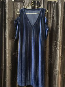 Elegant Navy Blue Velvet Cold Shoulder Dress