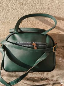 Chic Green Handbag with Tassel
