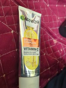 Garnier Bright Complete Vitamin C Serum Cleanser