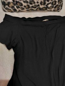 Black Off-Shoulder Ribbed Top 🆕
