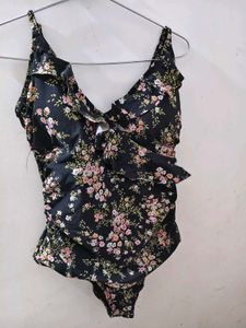 H&amp;M bodysuit floral print