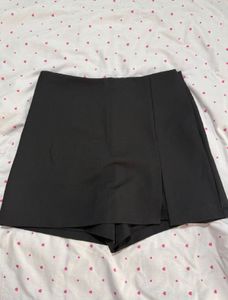 Chic Black Skort